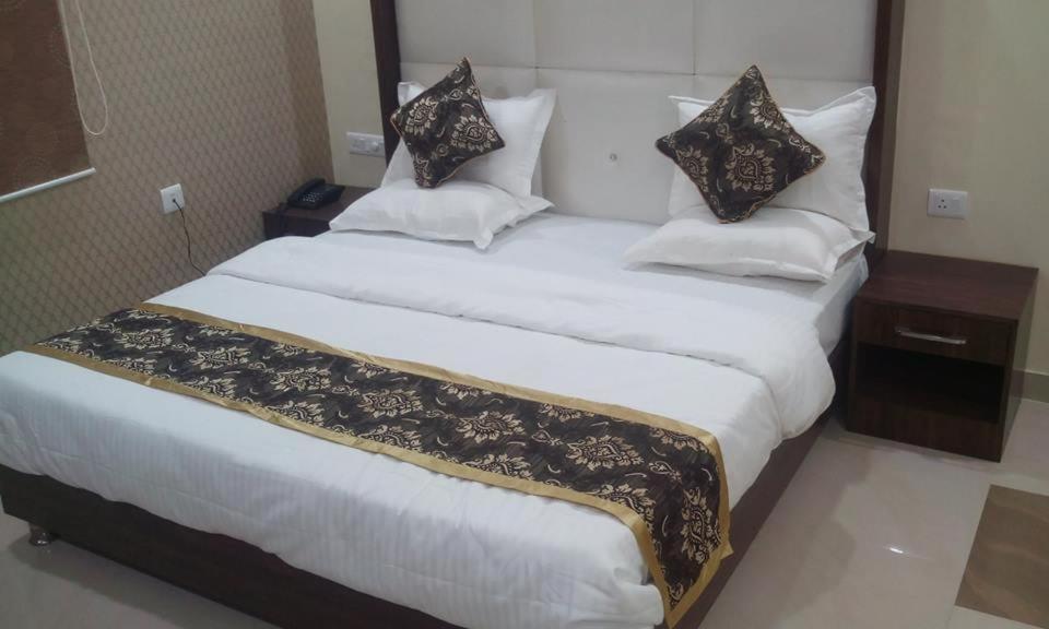Hotel Ss Grand ลัคเนา ภายนอก รูปภาพ